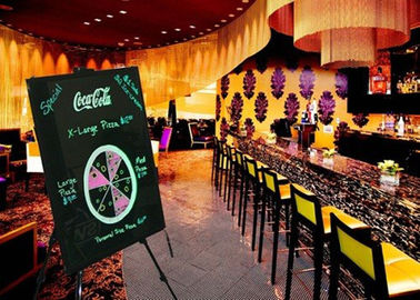 La aduana reutilizable y durable llevó las señales de neón que hacían publicidad de la exhibición cambiable del menú